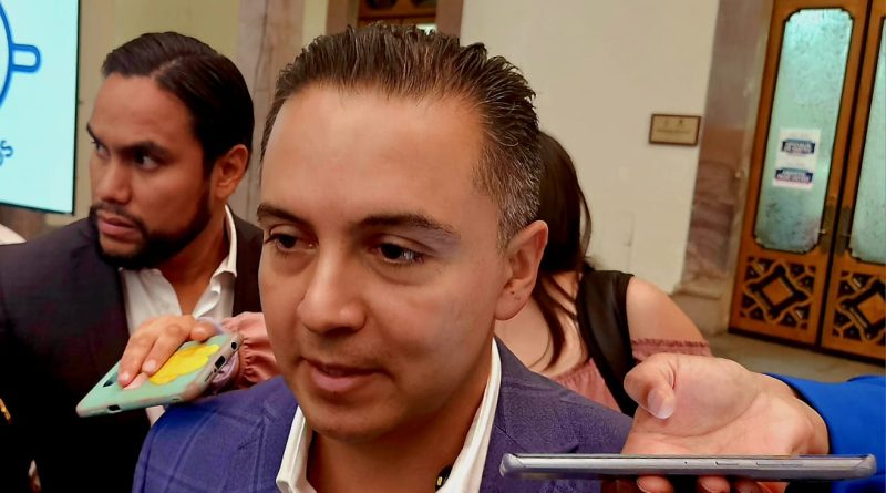 Reportan carreteras abiertas y transporte público operando con normalidad