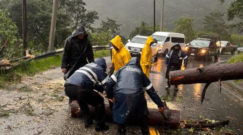 Se desborda la presa de Jalpan; Gobierno del Estado mantiene atención permanente en la Sierra Gorda