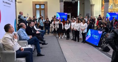 Comunicadoras exigen equidad de género en medios; Kuri ofrece revisión