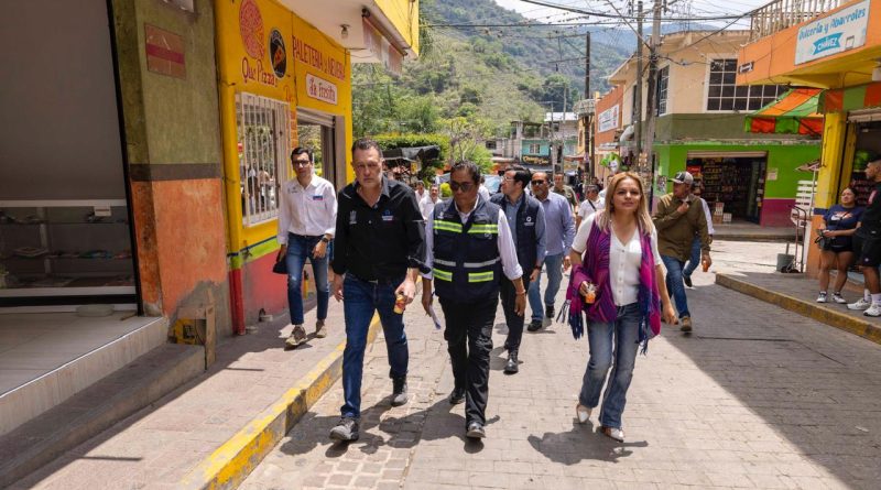 Entrega y supervisa Kuri obras en la Sierra Gorda