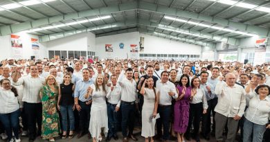 Conmemora Kuri Día del Trabajo con el magisterio queretano